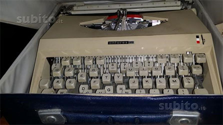 macchina da scrivere d'epoca